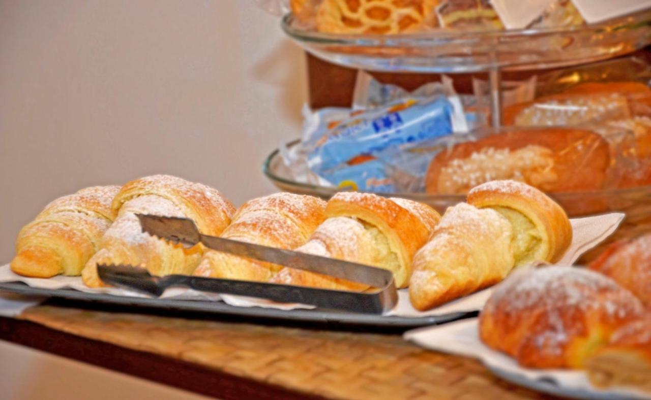 Bed & Breakfast A Castel Capuano Naples Exterior photo